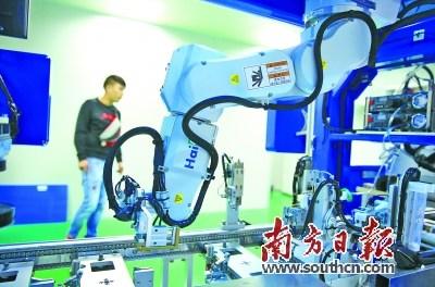 中国侨网珠海与以色列在智能制造产业上的合作空间巨大,图为珠海企业的智能制造设备。王荣 摄