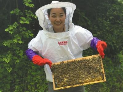 中国侨网王淑娟和她的蜂蜜产业。受访者供图