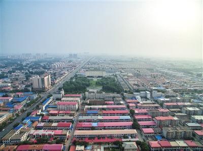中国侨网2017年7月5日,俯瞰雄县。4月1日,中共中央、国务院决定设立雄安新区。 新京报记者 王子诚 摄