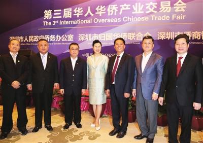 中国侨网市委常委、统战部部长林洁(中)会见参加第三届侨交会的侨领。深圳侨报记者李恩摄