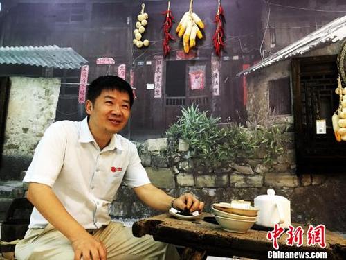 中国侨网广州奇码董事长兼CEO黄亚欣为留学美国和加拿大的海归人士。 杨云 摄