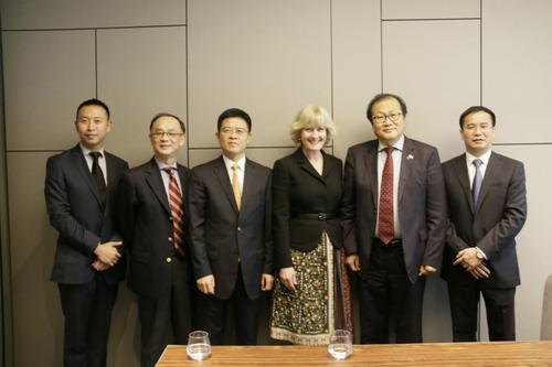 中国侨网推介会主要与会嘉宾合影。(《欧洲时报》英国版/见习记者陈述 摄)
