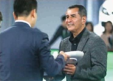 中国侨网吕华勇(右) 见习记者 李铭珅 摄