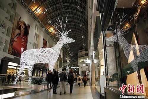 中国侨网资料图：加拿大多伦多商场已经进入圣诞和本周末“黑色星期五”促销季。 中新社记者 余瑞冬 摄