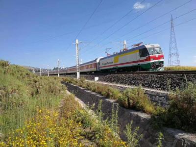 中国侨网中国埃塞俄比亚合作项目亚吉铁路。