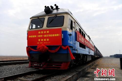 中国侨网图为广西首趟中欧班列开行。 俞靖 摄