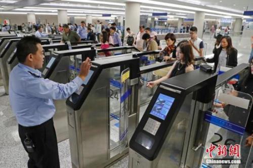 中国侨网资料图:民航机场 中新社记者 殷立勤 摄