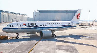 中国侨网图为法国空中客车公司向中国客户交付的空客总装的A320系列飞机,该架飞机由位于天津的空中客车亚洲总装线完成总装。 本报记者 靳博 摄