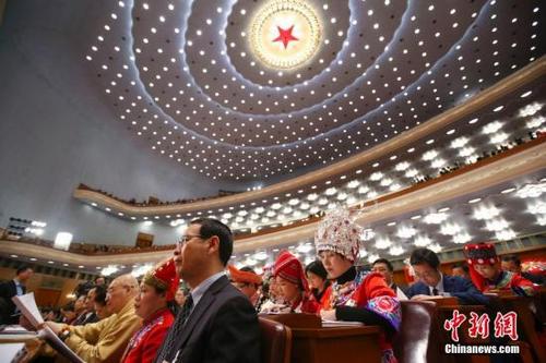 中国侨网3月5日,十三届全国人大一次会议在北京人民大会堂开幕。 中新社记者 刘震 摄