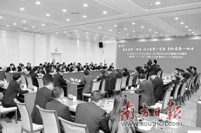 中国侨网9日,国家“千人计划”专家、企业家、高层次人才代表座谈会举行。通讯员 贾自豪 摄