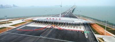 中国侨网　图为港珠澳大桥青州航道桥。