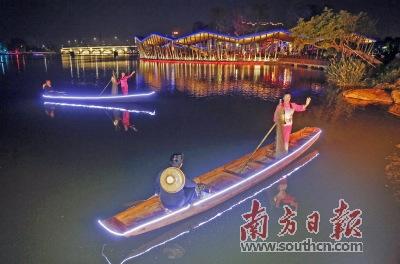 中国侨网“人才之夜”文化沙龙上,身穿传统服饰的“水上人家”在演唱咸水歌。