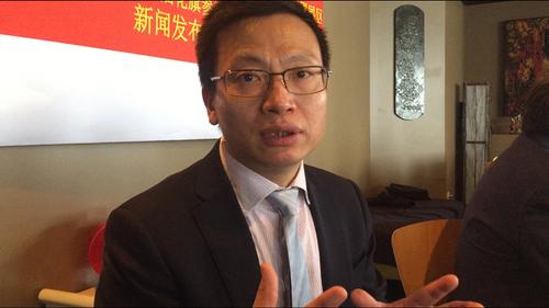 中国侨网美国中餐学会主席胡晓军认为,学生在家里做饭,对各家餐厅提升菜质方面是一种挑战和有意义的促进。 (美国《世界日报》/董宇 摄)