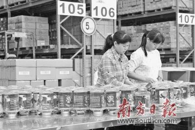 中国侨网中山现有1000多家跨境电商企业,业务规模超10亿元。图为跨境电商物流仓储。南方日报记者 王云 摄