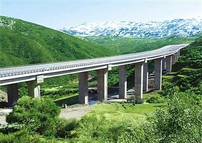 中国侨网图为建成后的阿尔及利亚东西高速公路。 　　王秉良 谭 漪摄 