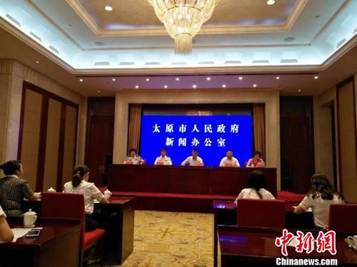 中国侨网山西太原针对各类人才实行“先落户后就业”新政。 李新锁 摄