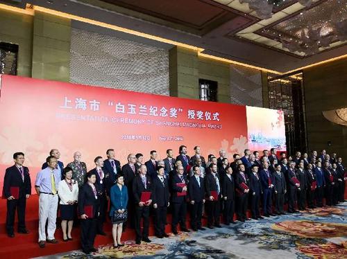 中国侨网来自19个国家的50位杰出外籍人士获奖。