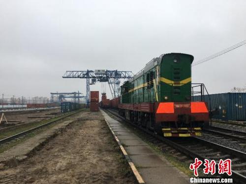 中国侨网首班从布列斯特出发的中欧班列(成都)开行。 钟欣 摄
