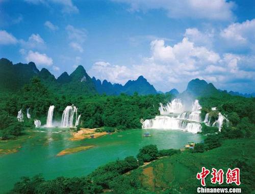 中国侨网资料图：广西崇左大新德天瀑布。广西文化和旅游厅供图