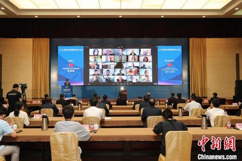 中国侨网论坛现场 胡莎莎供图