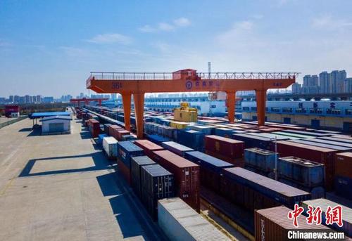 中国侨网整装待发的中欧班列　合肥国际陆港供图