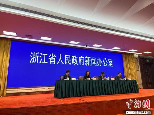 中国侨网中国(浙江)自由贸易试验区建设暨第四届世界油商大会新闻发布会现场。 黄慧 摄