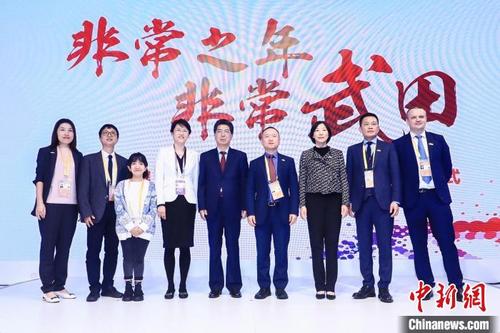 中国侨网进博会上,武田制药发布了多个在多个领域全球首创、同类最优的创新产品和突破性疗法。 武田制药供图