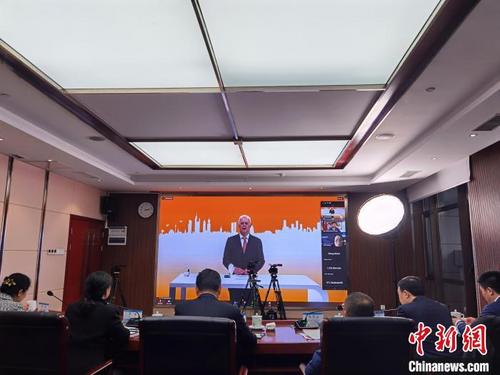中国侨网贵州线上参加第八届“一带一路”中德经济合作对话会。　周燕玲 摄