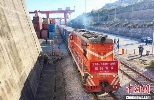 中国侨网23日,连云港至莫斯科中欧班列首发。 杨开林 摄