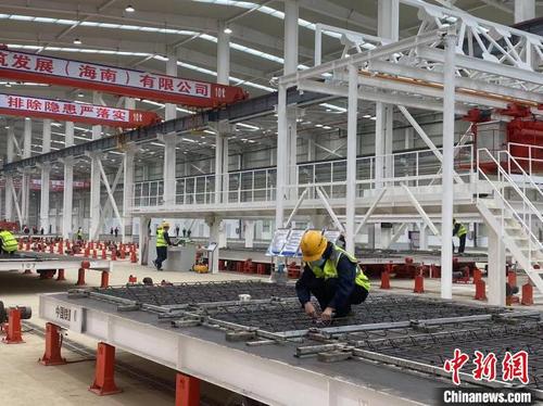 中国侨网中国铁建在海南省首个绿色建筑产业园29日竣工。 王子谦 摄