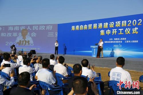 中国侨网海南省委书记沈晓明宣布项目开工。　王晓斌　摄
