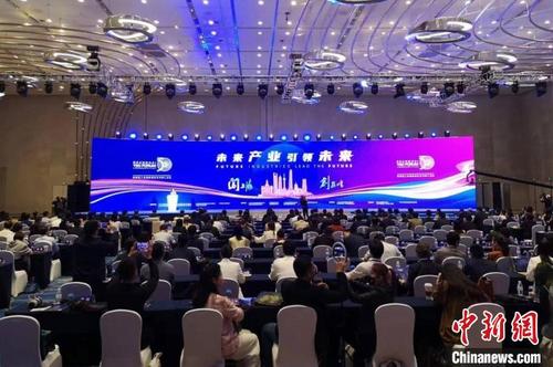 中国侨网第四届上海创新创业青年50人论坛现场。　范宇斌　摄
