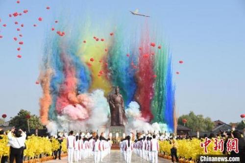 中国侨网10月23日，第九届中国·商丘国际华商节开幕式现场。　　王宇 摄
