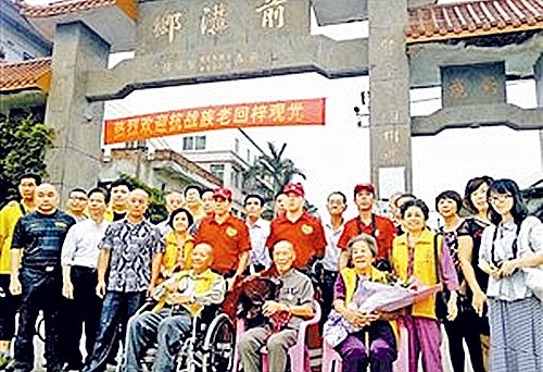 中国侨网祖籍汕头市澄海区的95岁抗战老兵吴仁平，在客居泰国68年后，近日终于踏上了他魂牵梦绕的故土。在昔日与日本侵略者殊死搏斗的战场，老人眼含泪水，为在此地牺牲的30多名战友祭酒祈祷。