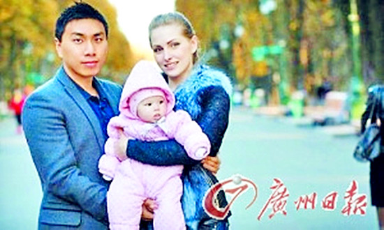 中国侨网尽管文化和观念的差异依然存在,但是,越来越多的例子证明,新一代华人的跨国婚姻,少了 固执、守旧,更多的是尊重、沟通和理解。国籍、年龄和家庭背景,在“真爱”面前,都成了“浮云”。