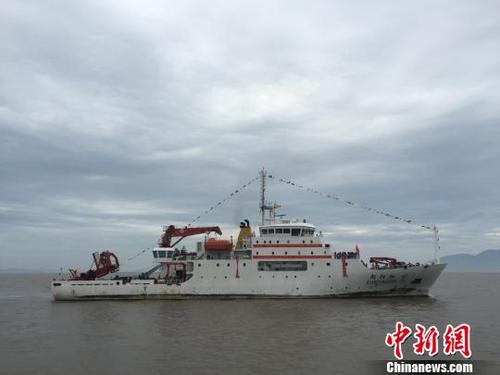 中国侨网图为中国“向阳红10”科考船返航浙江舟山。林波 摄