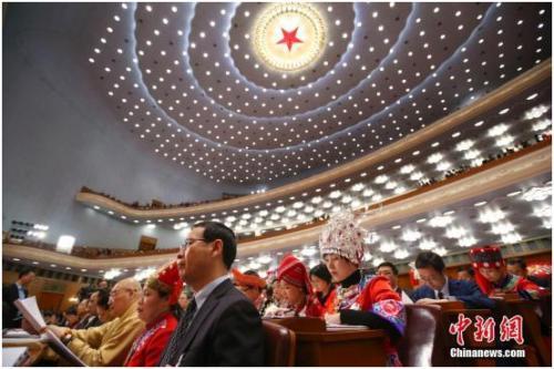 中国侨网3月5日，十三届全国人大一次会议在北京人民大会堂开幕。 中新社记者 刘震 摄