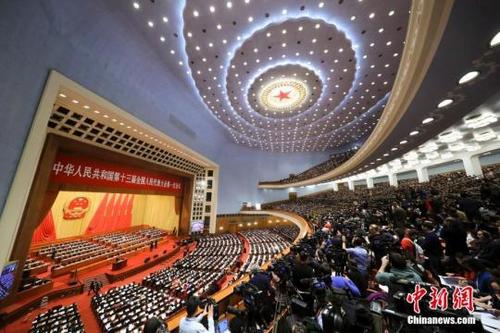 中国侨网3月5日，十三届全国人大一次会议在北京开幕。中新社记者 杜洋 摄
