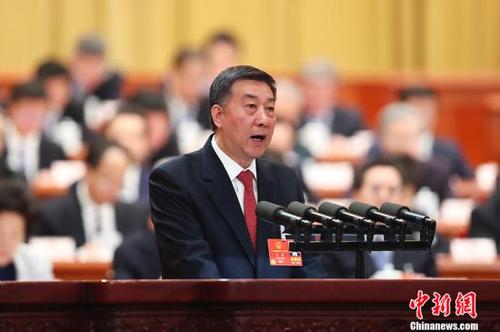 中国侨网3月13日,十三届全国人大一次会议在北京人民大会堂举行第四次全体会议。受国务院委托,国务委员王勇向十三届全国人大一次会议作关于国务院机构改革方案的说明。 中新社记者 刘震 摄
