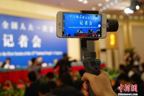 中国侨网资料图:图为十三届全国人大一次会议记者会现场。中新社记者 李卿 摄