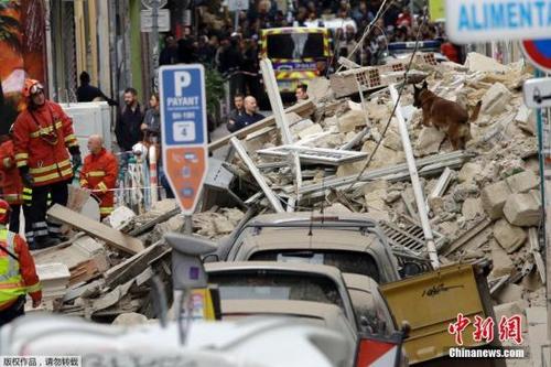 中国侨网当地时间11月5日,法国马赛一栋建筑发生倒塌。