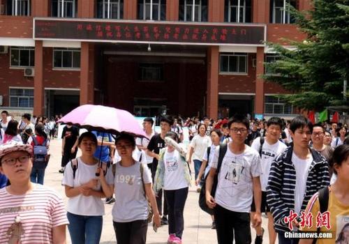 中国侨网资料图:中学校园。中新社记者 王中举 摄
