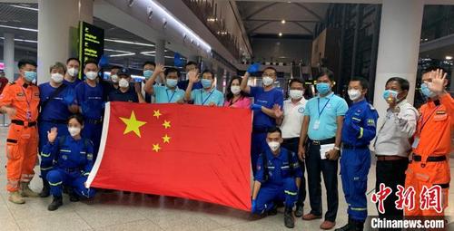 中国侨网图为中华慈善总会蓝天救援队援柬分队。 救援队提供