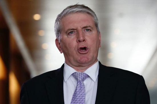 澳大利亚收紧临时工作签证?议员吁部分地区停