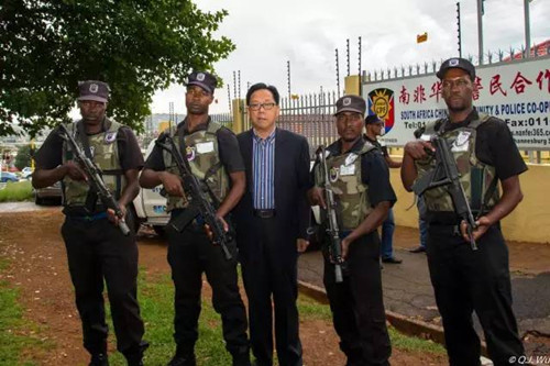南非华人商城区治安维护行动启动设巡逻车队 中国侨网