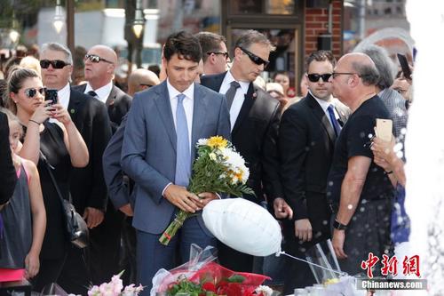 多伦多枪击案遇难者出殡 加拿大总理特鲁多献花致哀
