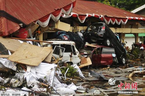 印尼强震致400余人遇难 大桥坍塌断成数节