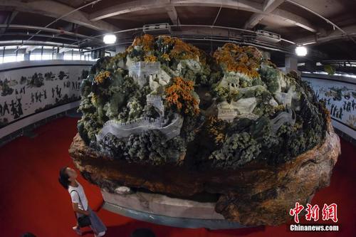 世界最大玉雕“长城”在岫岩竣工