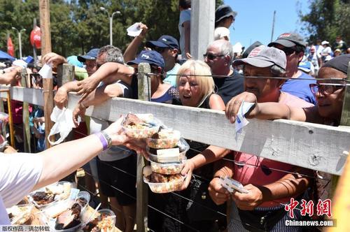 无肉不欢！乌拉圭民众烤16.5吨牛肉试图破纪录