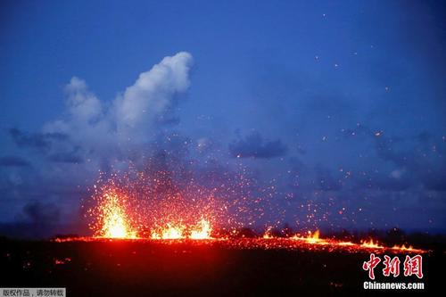夏威夷火山周边已有19条裂缝 不断冒出有毒气体
